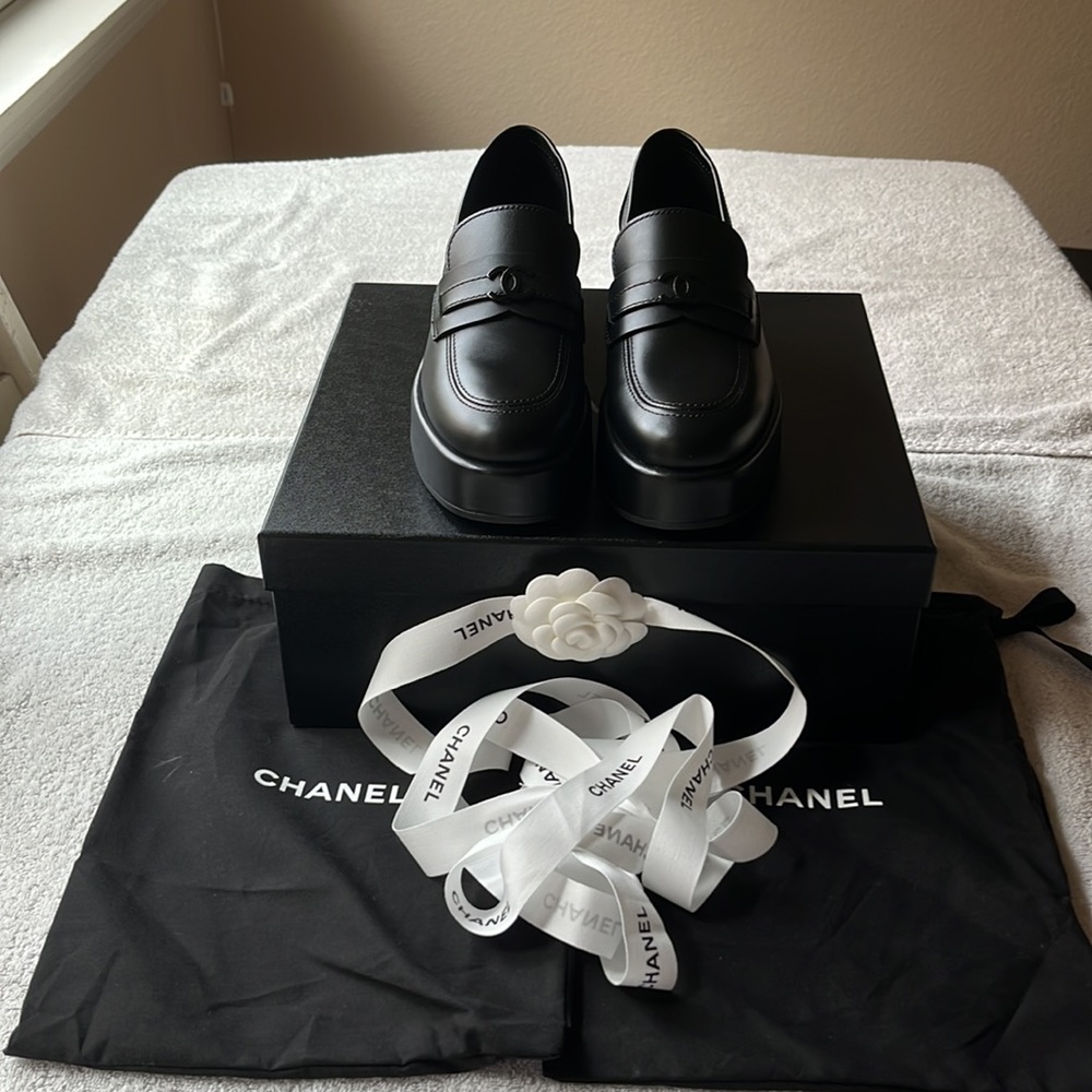 🌹CHANEL BLACK  LOAFERS🌹 NWT 🌹 - Picture 4 of 16